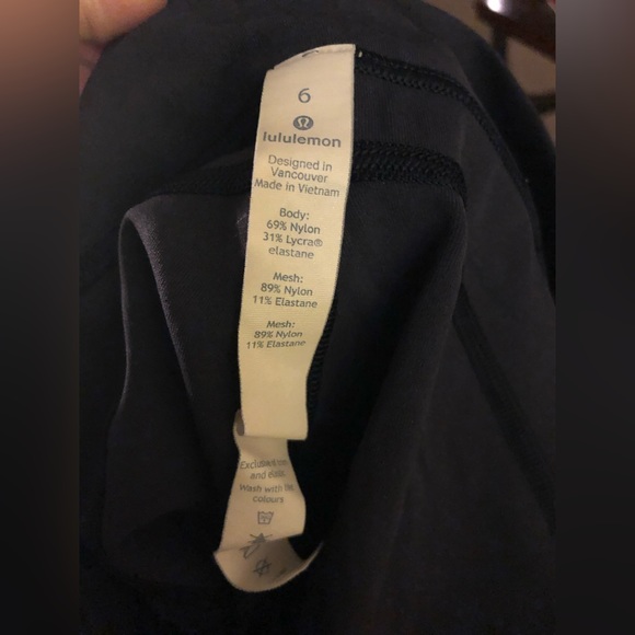 EUC lululemon blue Mix and Mesh Crop 21 - Picture 7 of 9